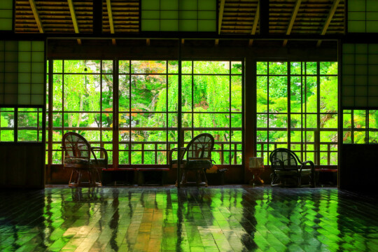 Morioka City/Vivid “early summer green” contrasts with “autumn red”