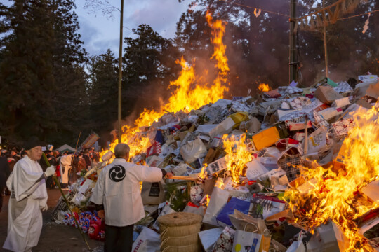 Sendai City/Donto Festival, a festival to pray for health for the year with the sacred fire