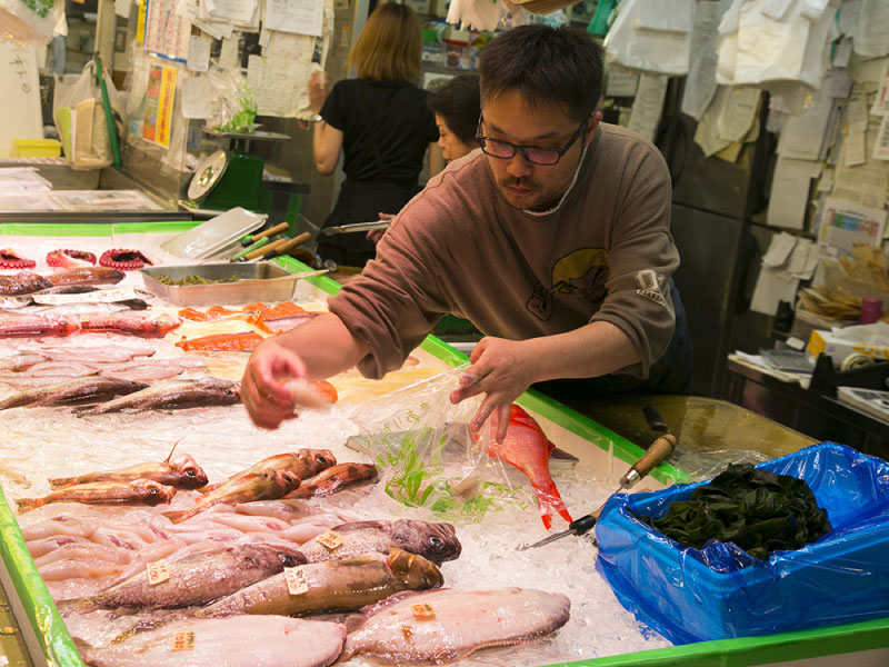 Akita City/The bustle of Akita Citizen’s Market, where Akita’s seasonal products and specialties gather