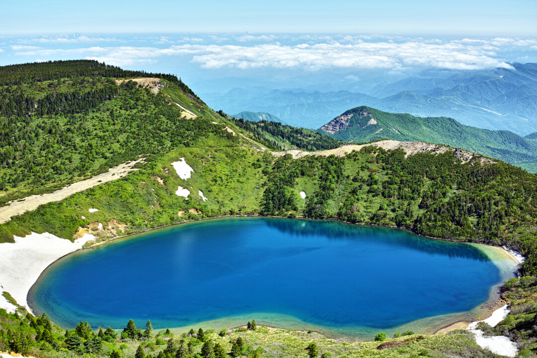 福島市/前往土湯溫泉的清涼景點、一切經山的絕景・五色沼