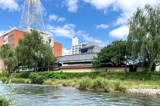 盛岡市／溪水潺潺悅耳的中津川，為求湧泉前往城下町・鉈屋町