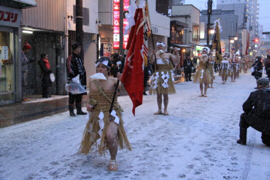 盛岡市／祈求當年無病消災與豐年的莊嚴「裸參拜」