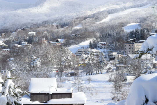 山形市／在熱氣蒸騰的藏王溫泉與雪怪・樹冰中飽覽大自然