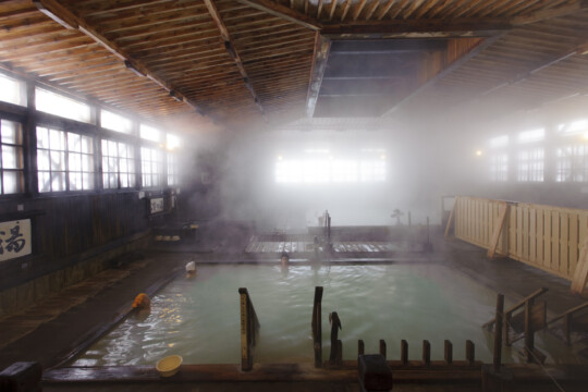 青森市／傳承溫泉療養文化的秘湯「酸湯溫泉」與八甲田山的樹冰