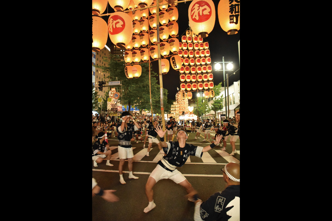 秋田市／為祭典期間的白日增添熱鬧的「竿燈妙技大會」