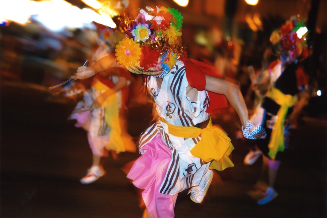 青森市/穿上跳人(HANETO)服裝參加「青森睡魔祭」