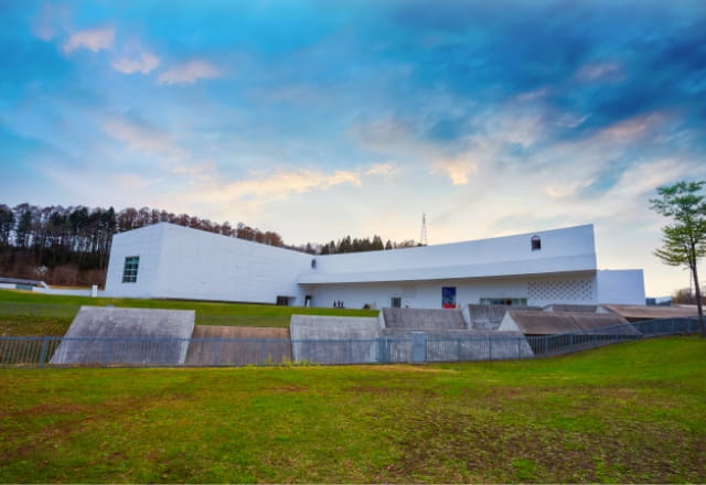 青森県立美術館