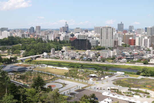 仙台市／自然に囲まれた新スポットと、歴史を残す寺町を歩く