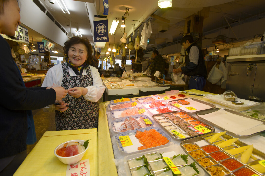 青森市／市場で作るオリジナル海鮮丼＆コスモス畑で秋を謳歌