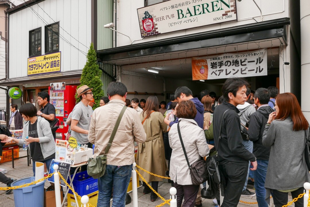 盛岡市／商店街に賑わいを生む名物バザール「よ市」で、屋台グルメに舌鼓