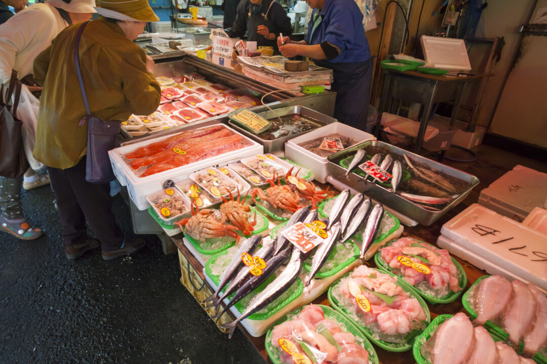 仙台市／市民の食卓を支えて80年。仙台朝市で見つける四季の旬と食文化